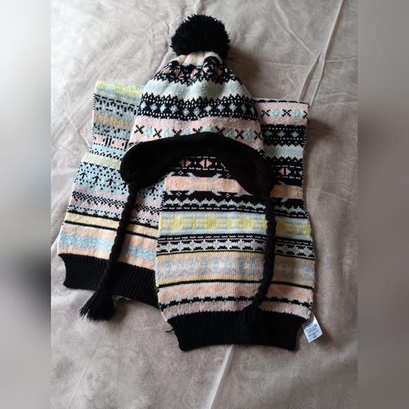 Hat and Scarf Set - Picture 8 of 8